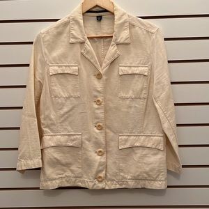 Easy to pair blazer for casual look